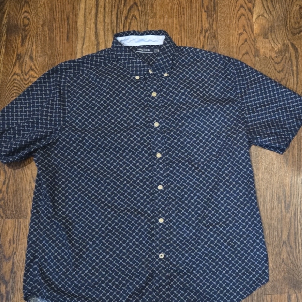 Nautica Men's Blue Geometric Button Down Shirt